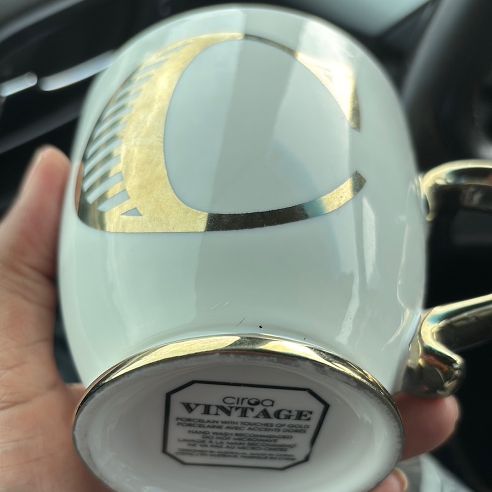 Ciroa White and Gold Coffee Mug
